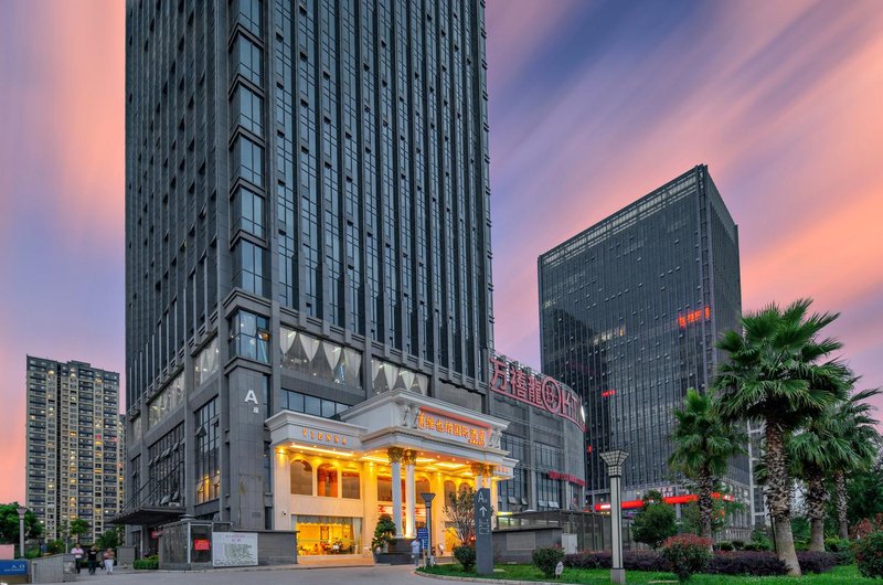 Vienna International Hotel (Kunming New Luosiwan) Over view