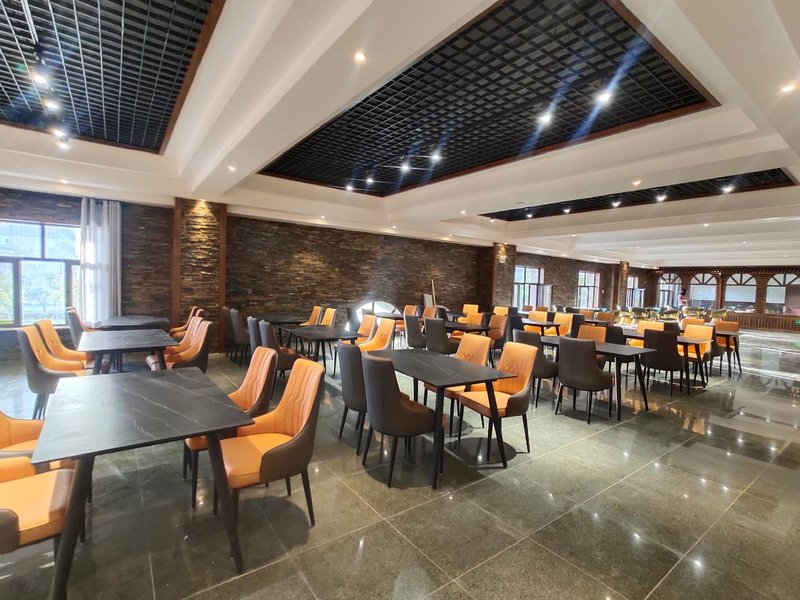 Vienna International Hotel of  Yingbin Road Altay Airport Restaurant