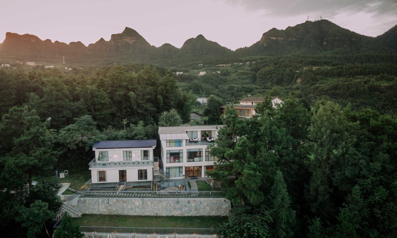 Shangu Huajian Jianghe Qiji Hotel (Zhangjiajie National Forest Park) Over view