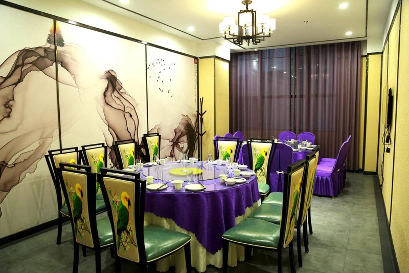 Qin yuan zhi xuan spa hotel Restaurant