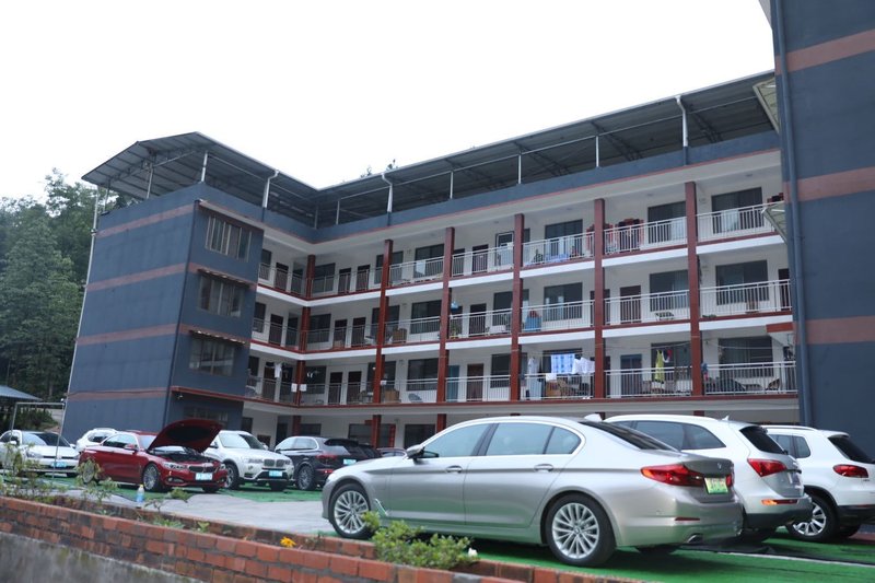 xueshanhnegtainongzhuang Over view