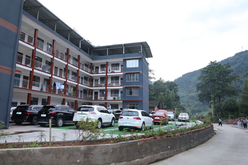 xueshanhnegtainongzhuang Over view