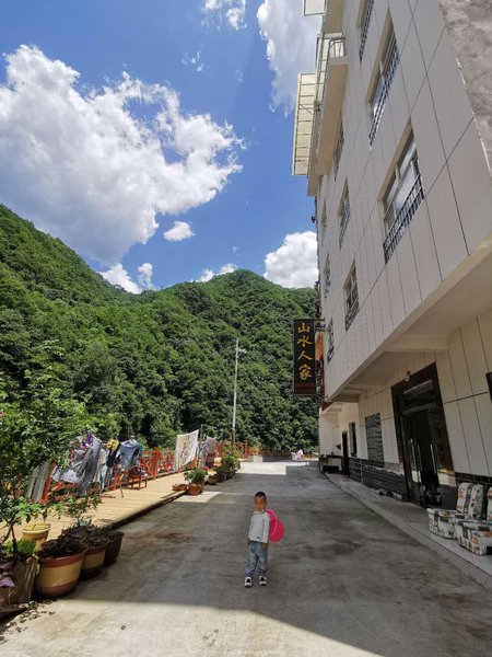 Shennongjia Shangshui Family Mountain VillaOver view