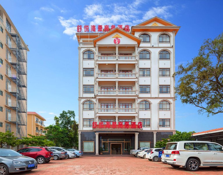 Seaview seawall Traders Hotel Over view