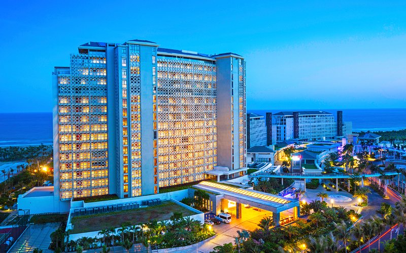 Aloha Oceanfront Suite Resort Over view