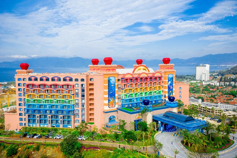 Fuxian Lake Dolphin Bay Hotel (Cambrian Town Flagship Store) Over view