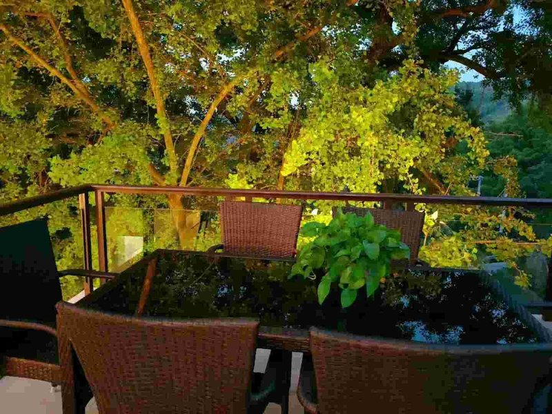 Yuquan Mountain HouseOver view