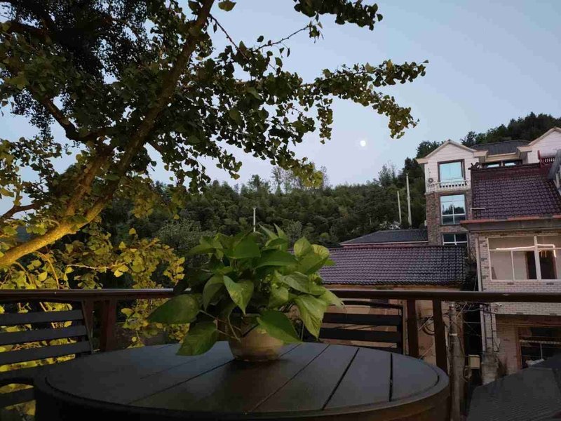 Yuquan Mountain HouseOver view