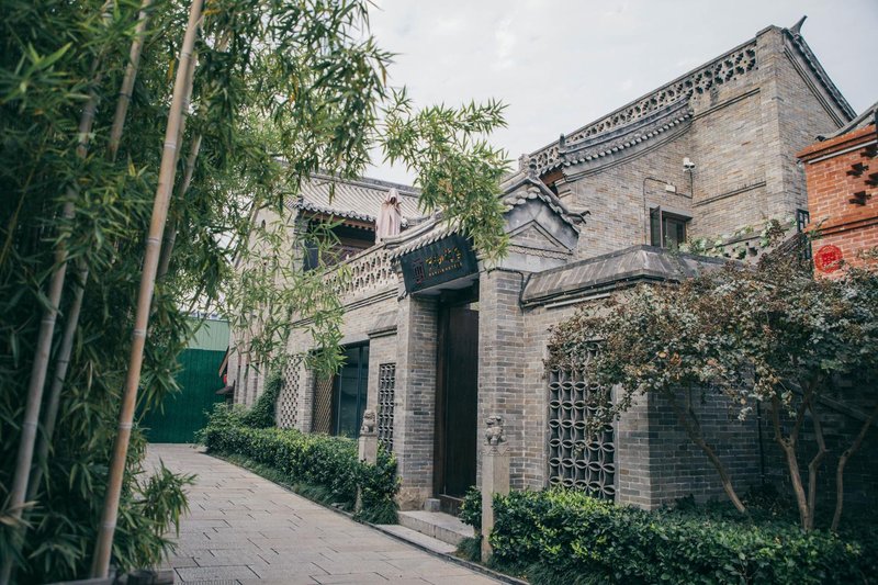 Qianhuajin Hotel Over view