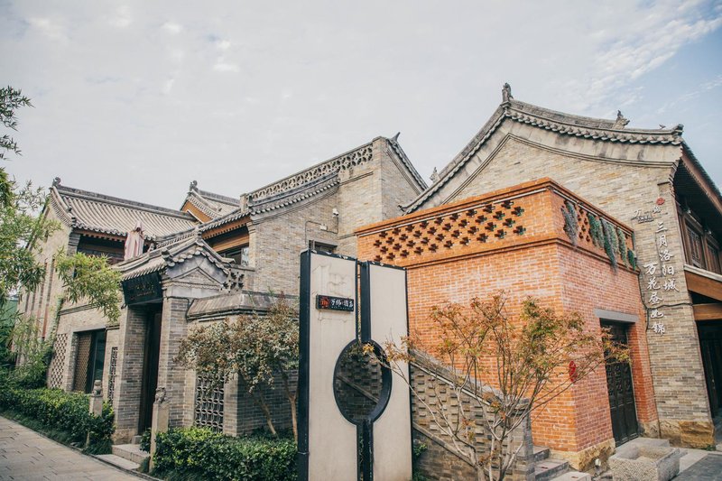 Qianhuajin Hotel Over view