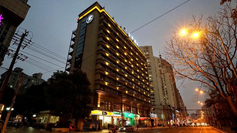 Ji Hotel (Shanghai Xujiahui Zhaojiabang Road)Over view