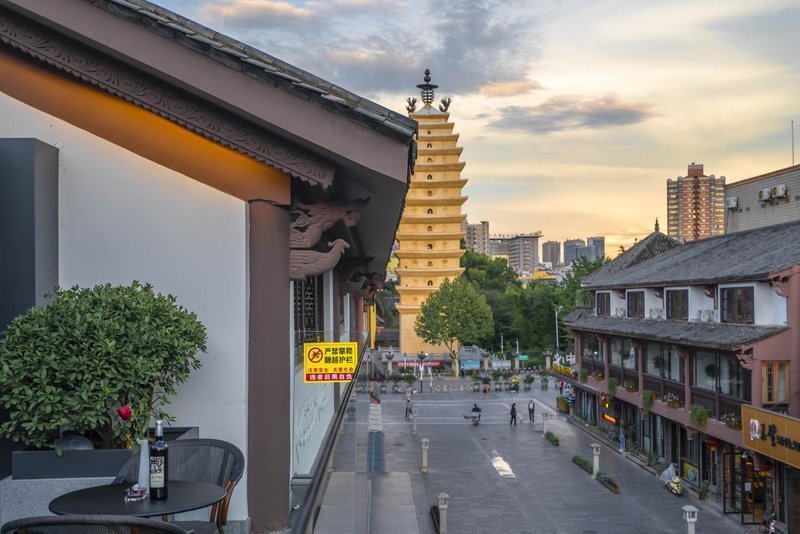 Koi Keyi Hotel (Kunming Nanping Pedestrian Street store) Over view