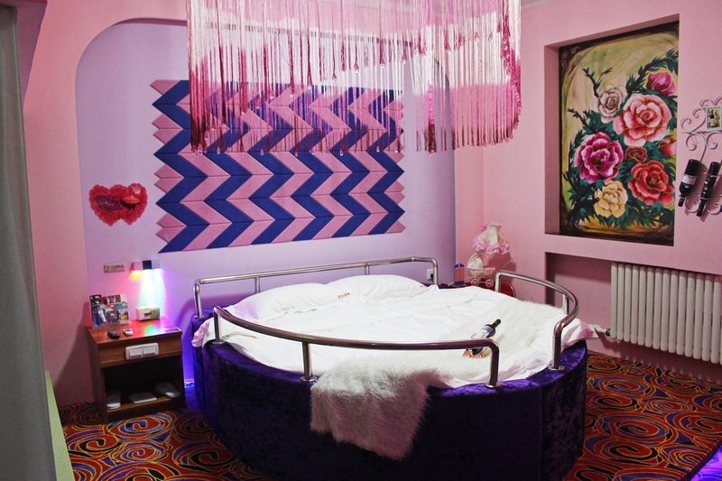 yishiyijiazhuztibinguanGuest Room