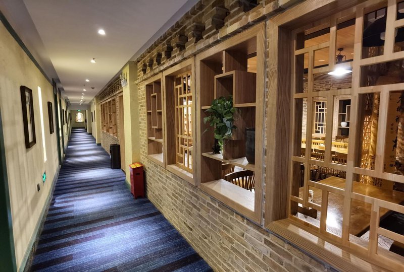 英朗主题酒店(库车龟兹店)