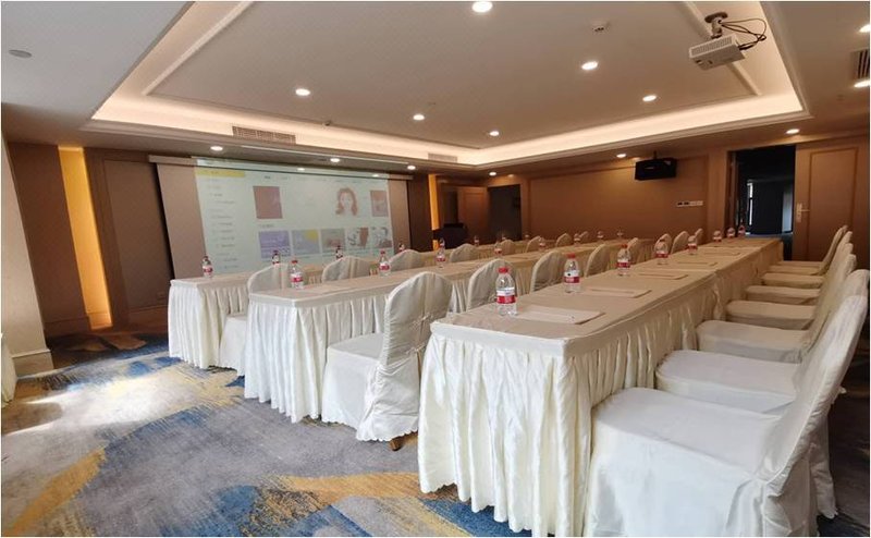 Vienna International Hotel (Pan'an Yunshan Xigu) meeting room