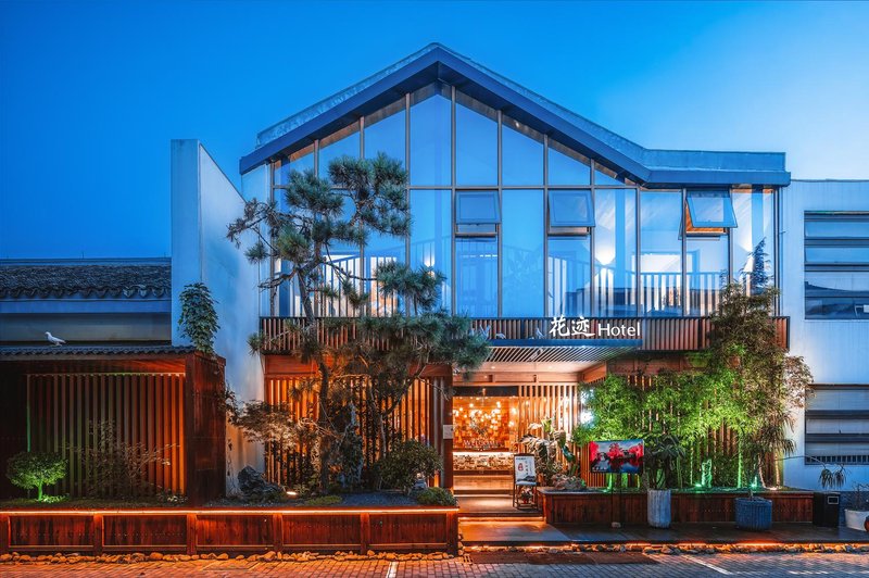 Floral Hotel Huaji Over view