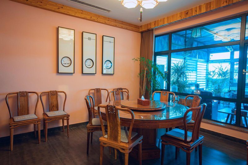 Lingfeng Shanju HostelRestaurant