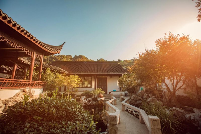 Lingfeng Shanju HostelOver view