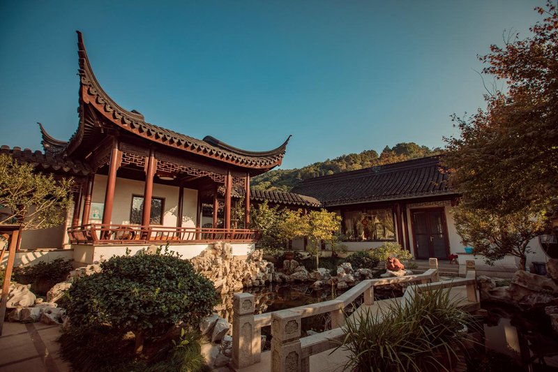 Lingfeng Shanju HostelOver view