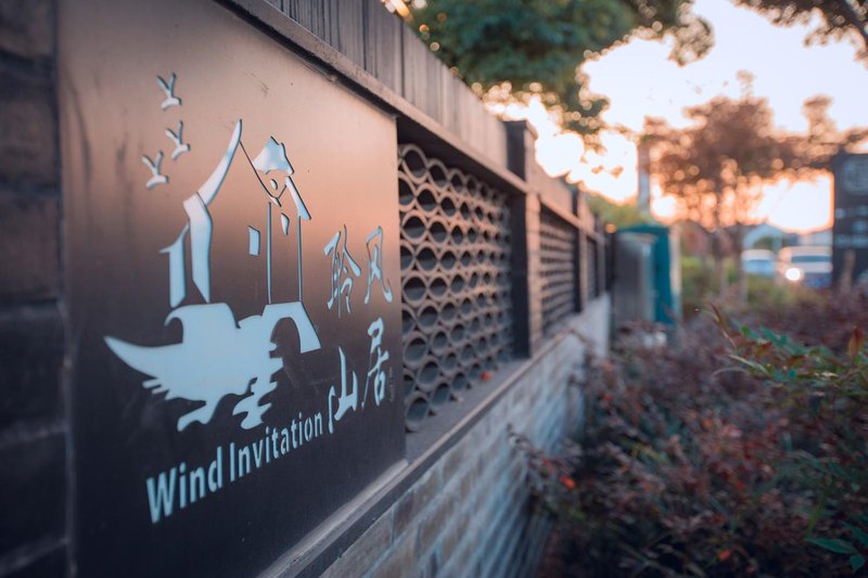 Lingfeng Shanju HostelOver view