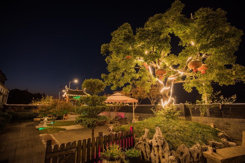 Lingfeng Shanju HostelOver view