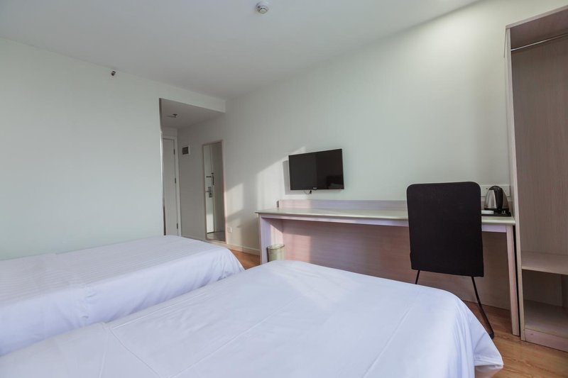 Hanting Express Qingdao Aofan CenterGuest Room