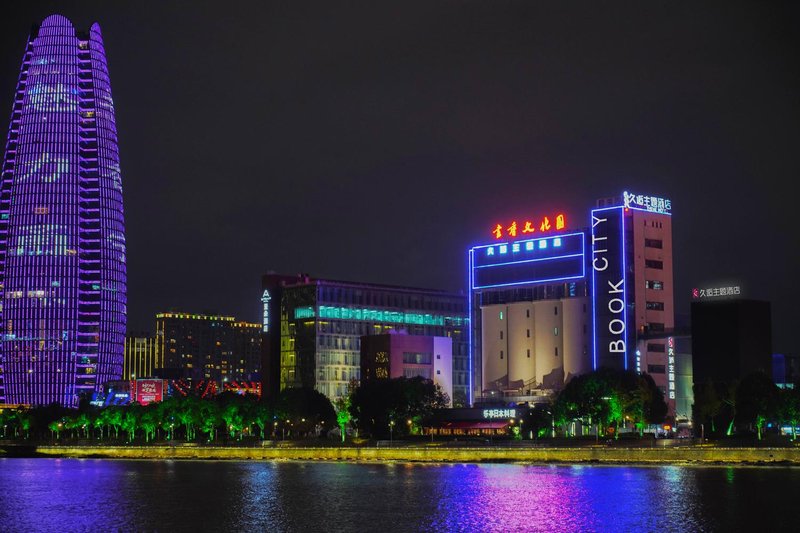 Jiuhou Theme Hotel（Ningbo Tianyi Square） Over view