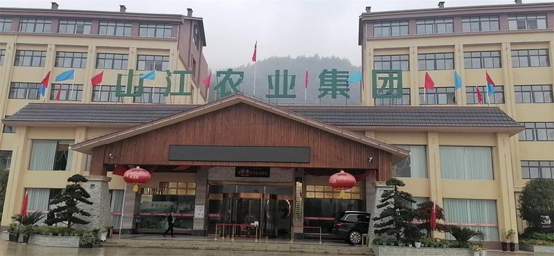 Lichuan Shanjiang Agricultural Group Liquor Store Over view