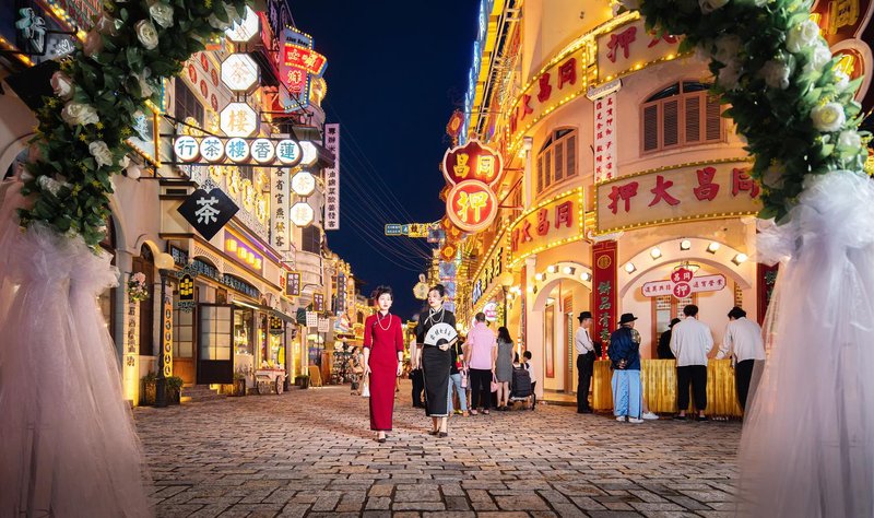 Lunar Hotel周边景点