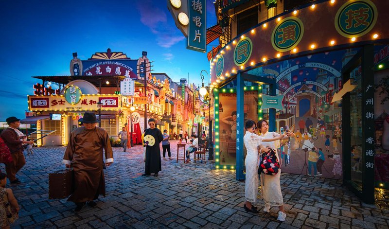 Lunar Hotel周边景点