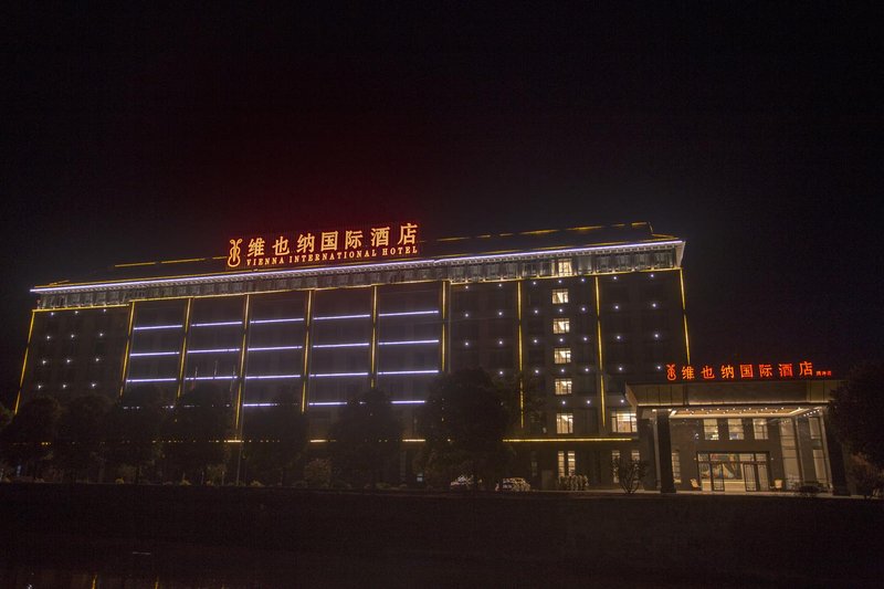 Vienna International Hotel (Shili lotus store, Tengchong) Over view