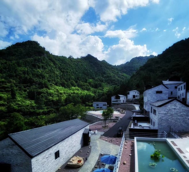 Xianhe Mountain Guesthouse Over view