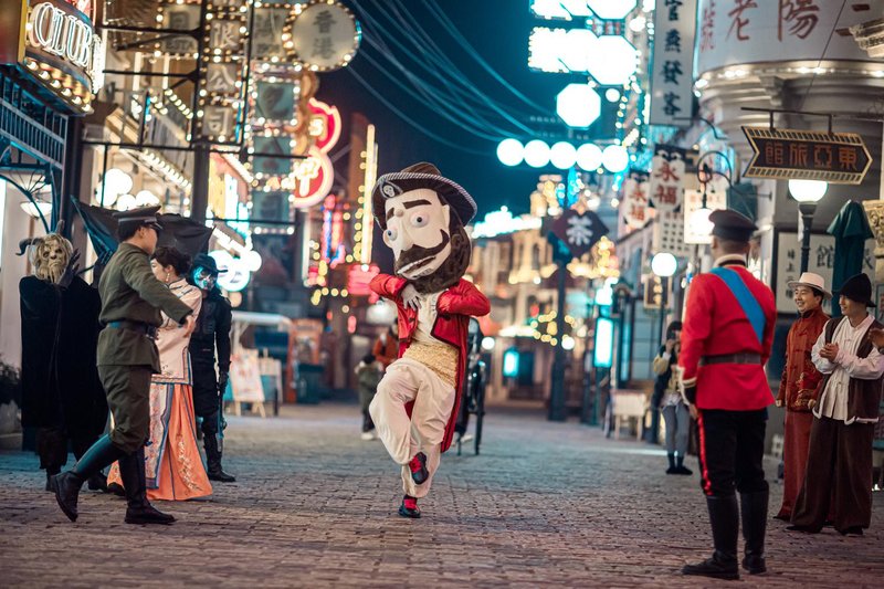Lunar Hotel周边景点