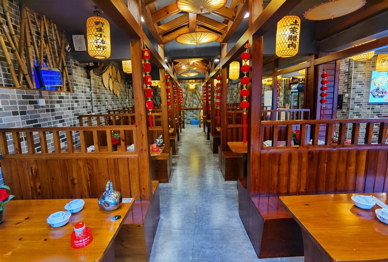 Shiercheng·Pushangxian Inn (Furong Town Great Waterfall) Restaurant