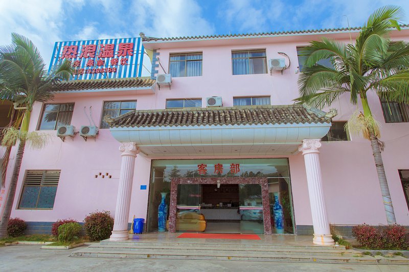 弥勒热浪温泉酒店外景图