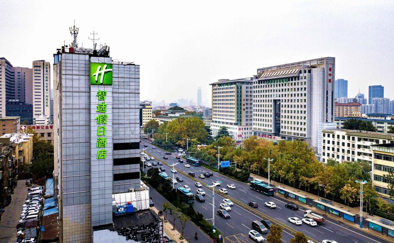 Holiday Inn Express Jinan Jingshi Road Over view