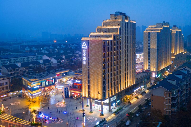 武汉光谷青年汇金融港亚朵酒店外景图