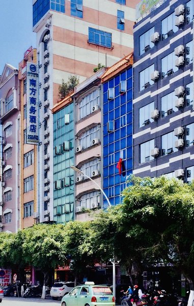 SOUTH  HOTEL Over view