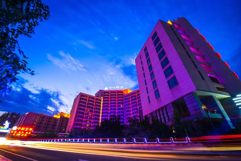 Lakeside Hotel Over view