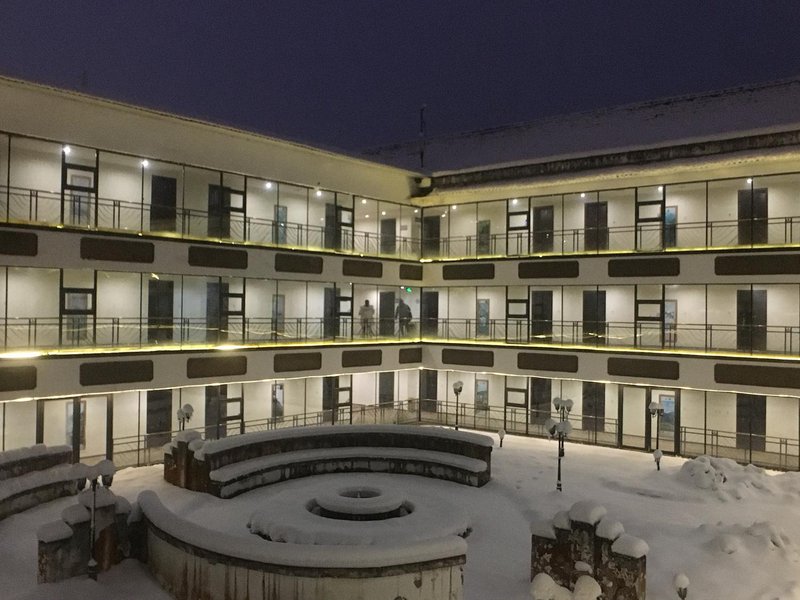 Xiling Snow Mountain Maple Leaf Hotel Over view