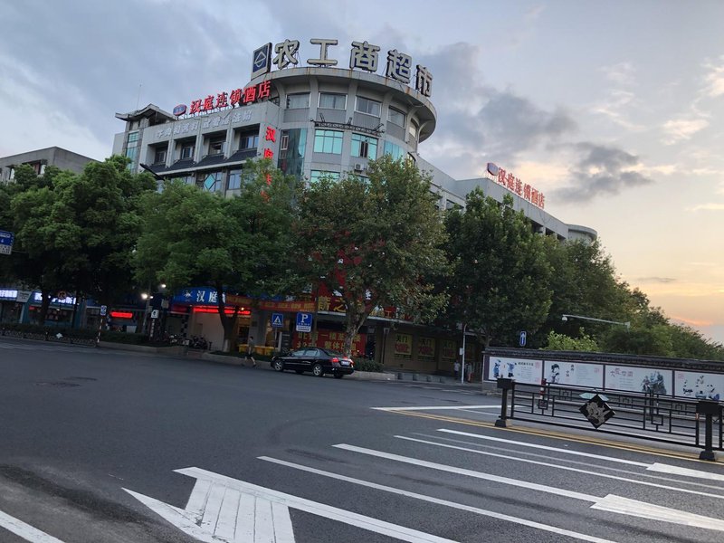 Hanting Hotel Huzhou South Street Over view