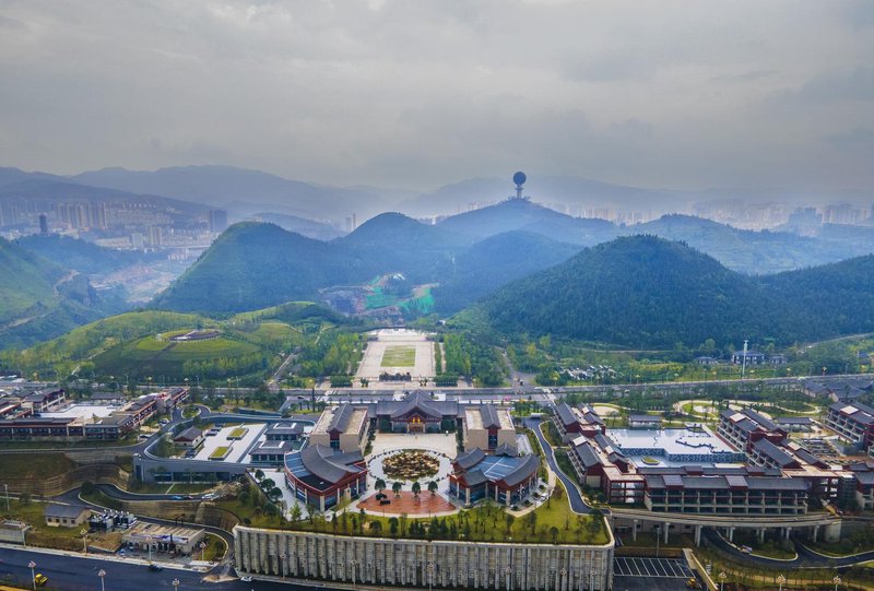 Yueliang Shanzhuang Hotel Over view