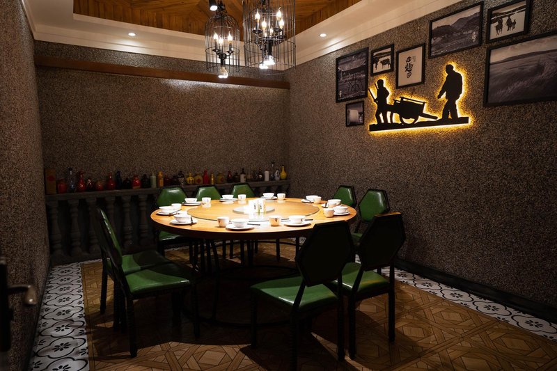 Star Lake View Hotel Restaurant