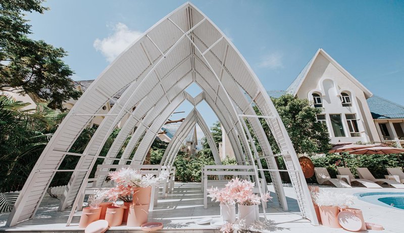 Modest Luxury Villa Hotel Over view