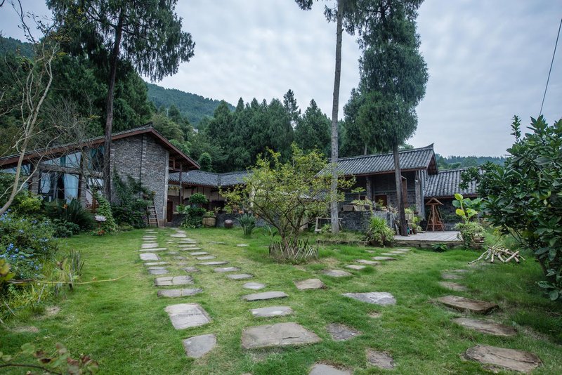 Yeshe Tianxia Qiaoting Hostel Over view