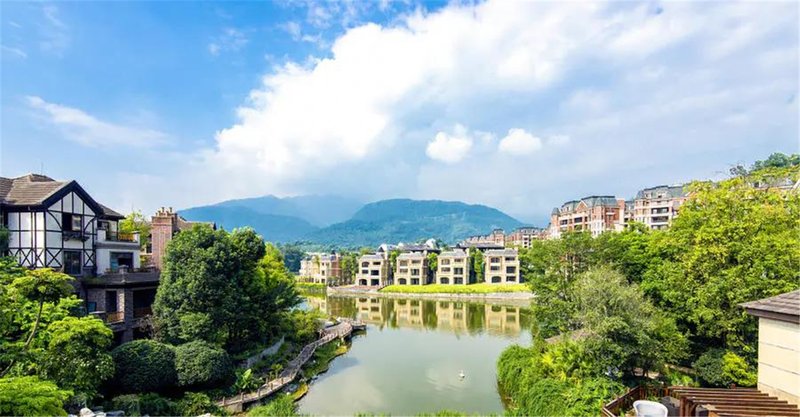 Emei Mountain and Lake Crown Hot Spring Holiday Villa Over view