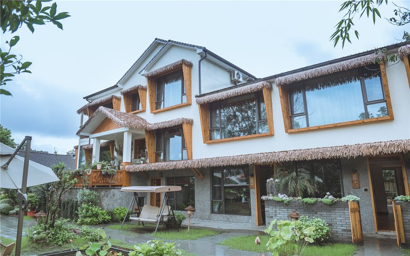 Group B & B in Xiaoyi Banri village, Anji Over view