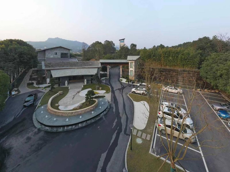 Qi Ming Xing Hot Spring Hotel Over view