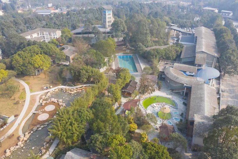 Qi Ming Xing Hot Spring Hotel Over view