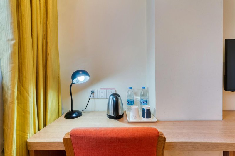 Home Inn HotelGuest Room